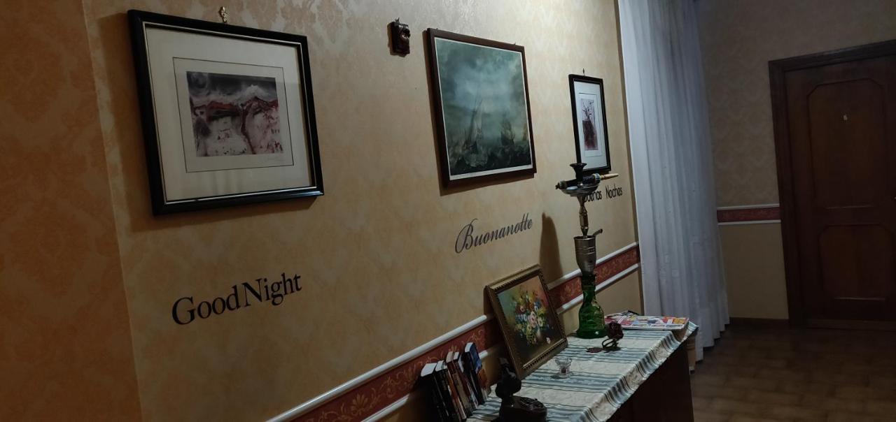 Hotel Hillary House à Fiumicino Extérieur photo