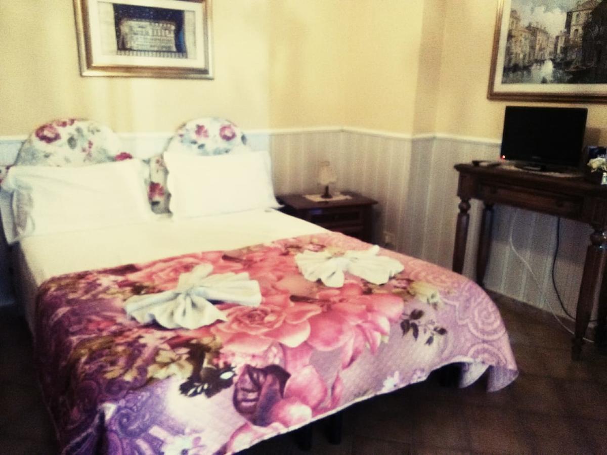 Hotel Hillary House à Fiumicino Extérieur photo