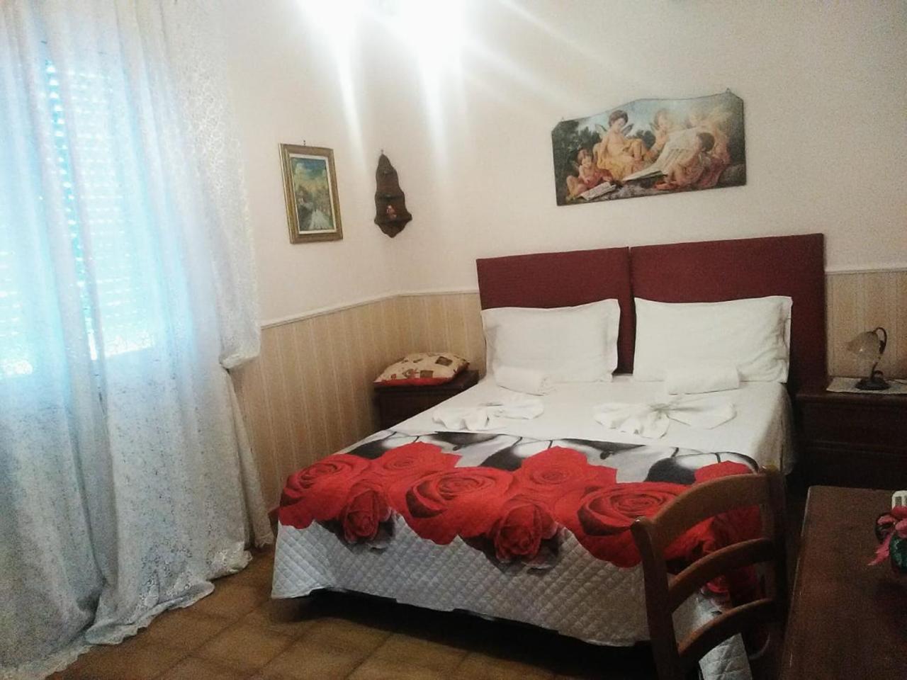Hotel Hillary House à Fiumicino Extérieur photo