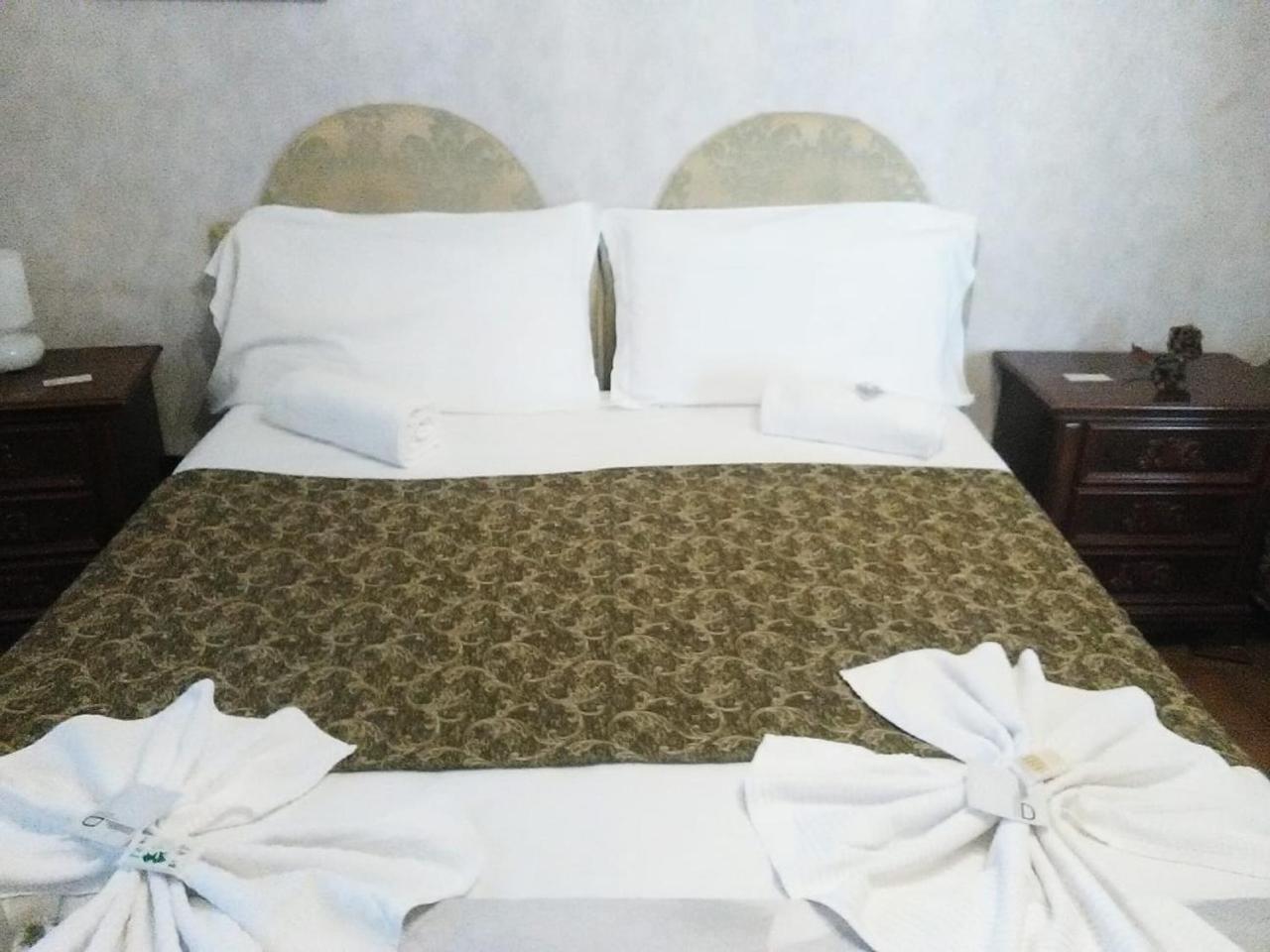 Hotel Hillary House à Fiumicino Extérieur photo