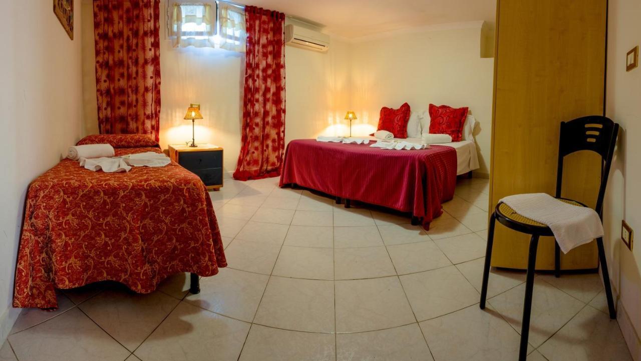 Hotel Hillary House à Fiumicino Extérieur photo