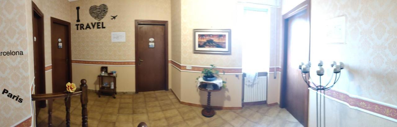 Hotel Hillary House à Fiumicino Extérieur photo