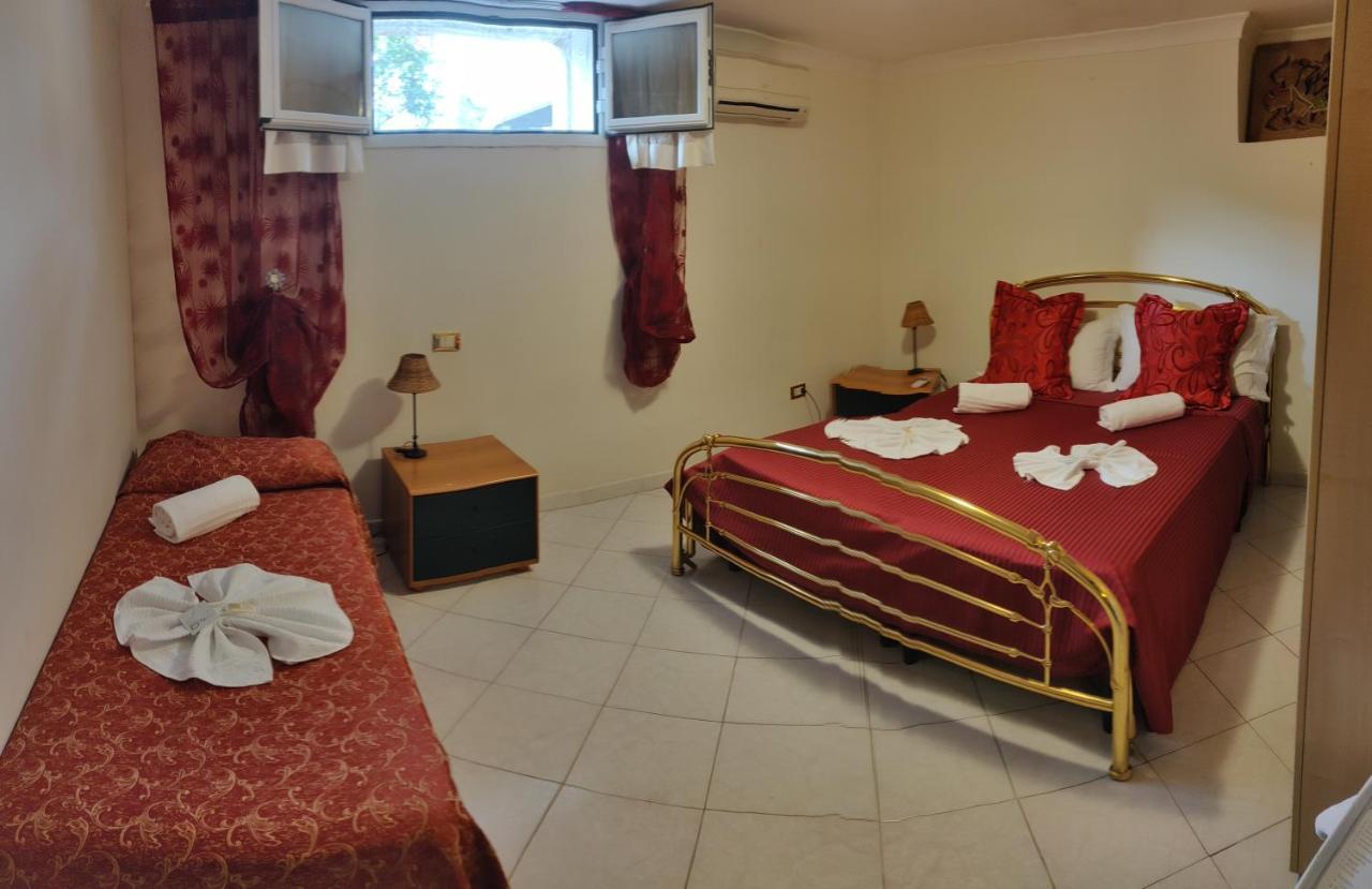 Hotel Hillary House à Fiumicino Extérieur photo