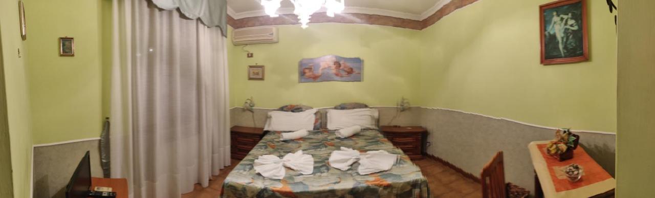 Hotel Hillary House à Fiumicino Extérieur photo