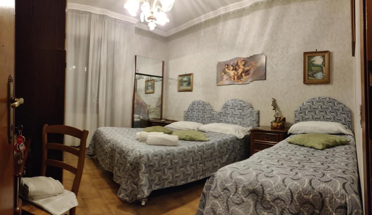 Hotel Hillary House à Fiumicino Extérieur photo