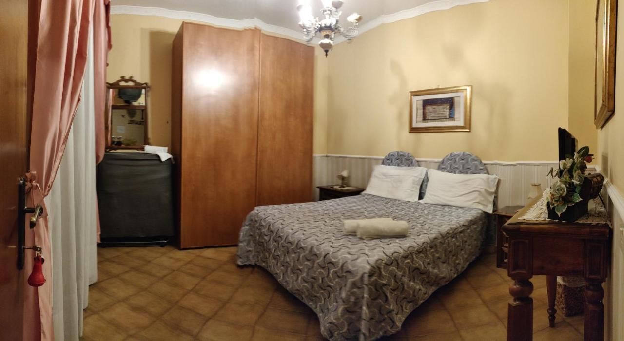 Hotel Hillary House à Fiumicino Extérieur photo